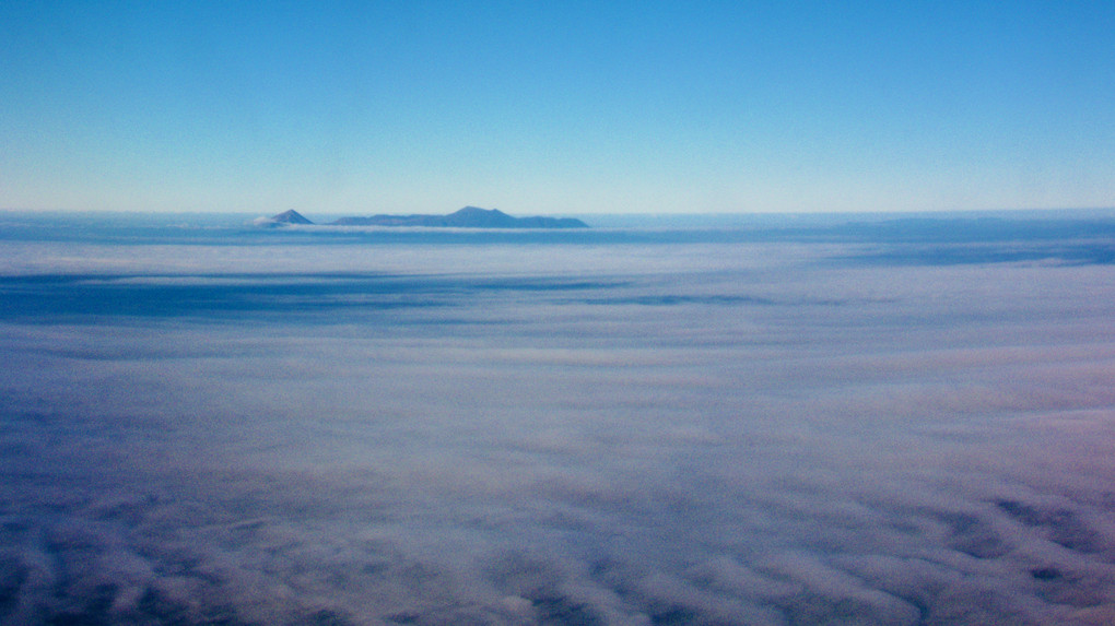 雲に浮かぶ霧島連山