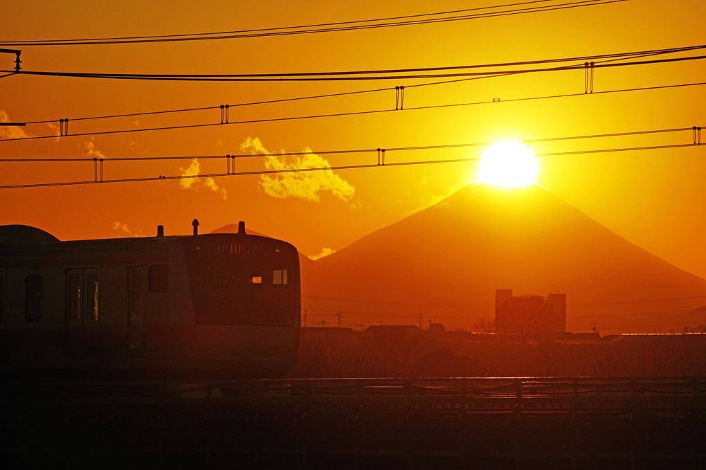 富士の高嶺に太陽は沈む