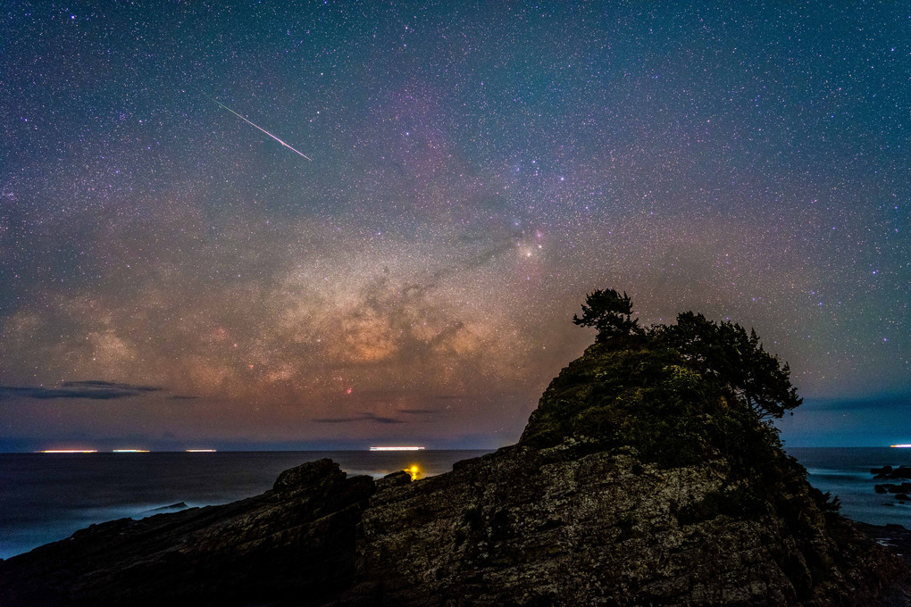 昇るサソリとこと座流星群