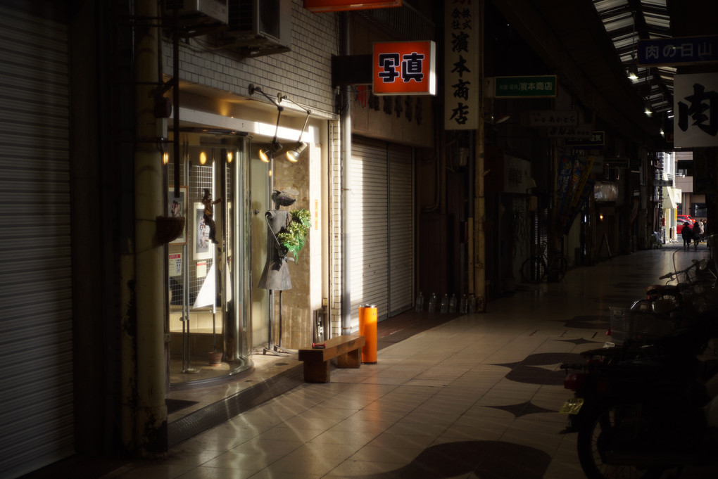 尾道商店街と写真屋さんのオブジェ