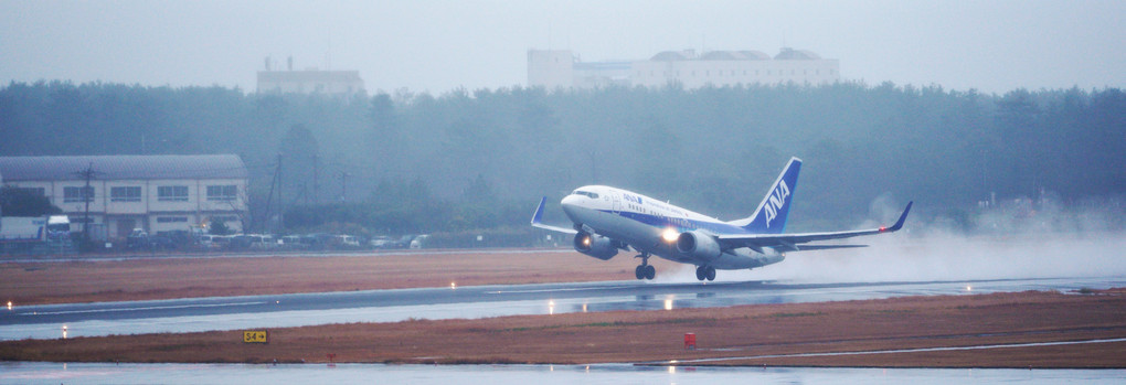 雨天の離着陸、９、宮崎空港。