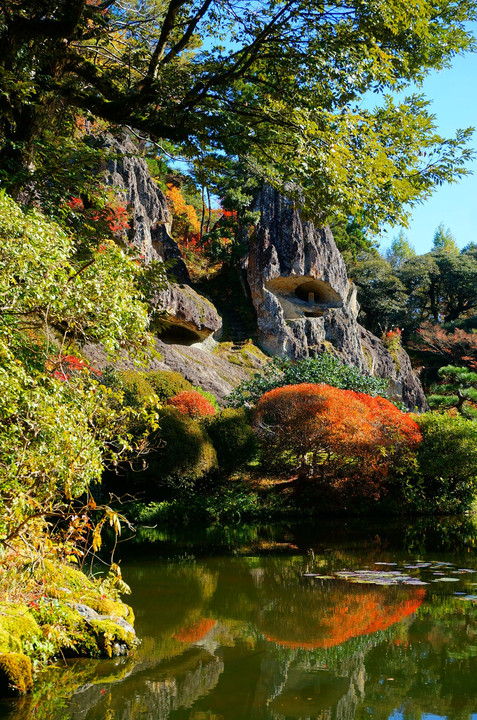 秋気澄む那谷寺