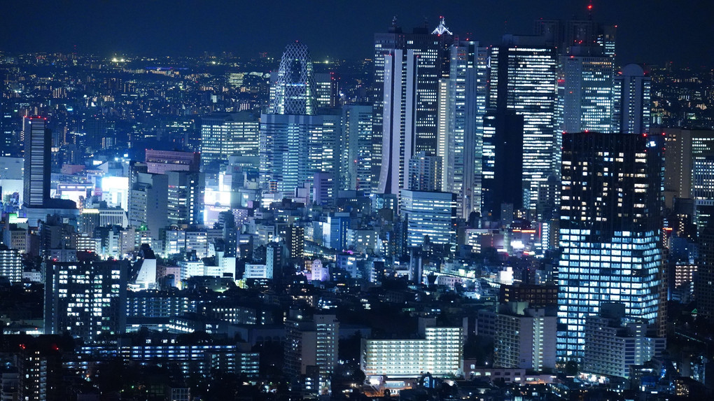 新宿高層群ビル/ISO 12800の輝き:池袋・海抜251mにて手持ち撮影