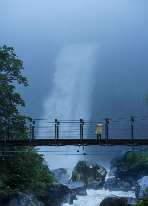 Naena Falls - 苗名滝 -