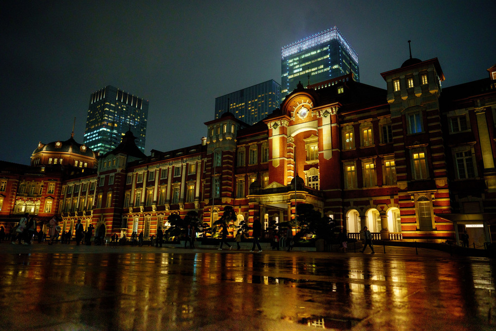 雨上がりの東京駅