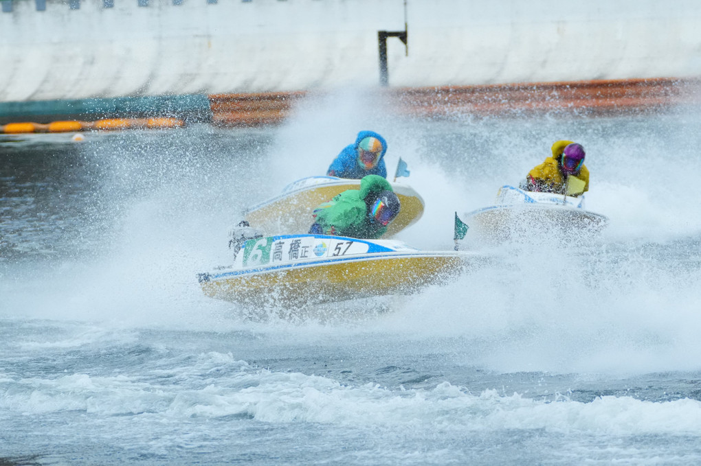 坂井田富三の写真講座　動体撮影　ボートレース平和島で、止める、流すにて。