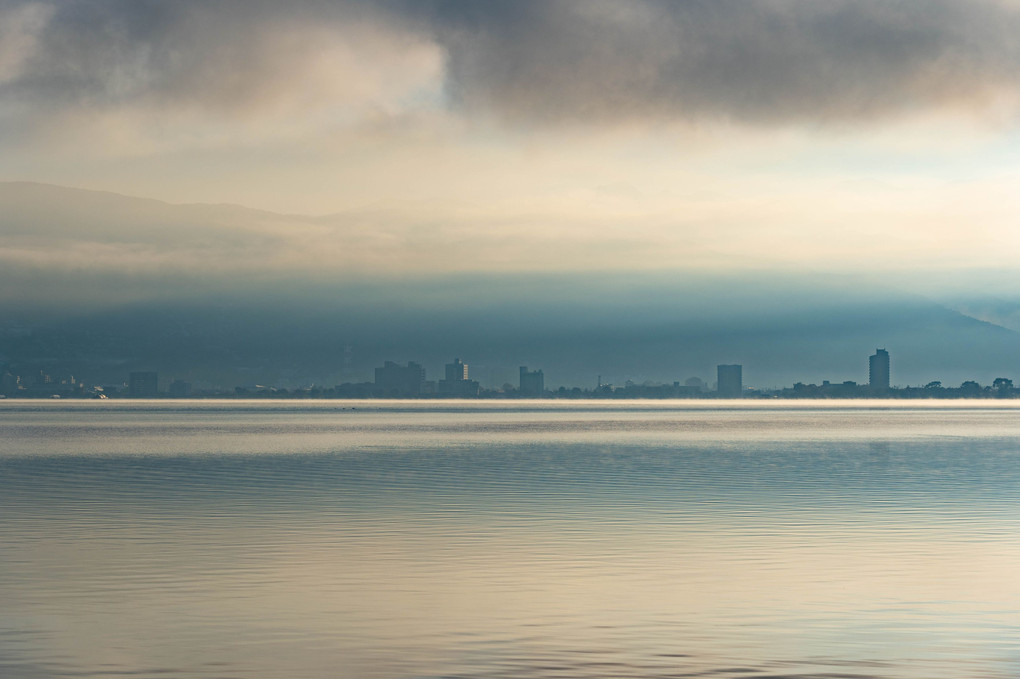 朝霧と諏訪湖