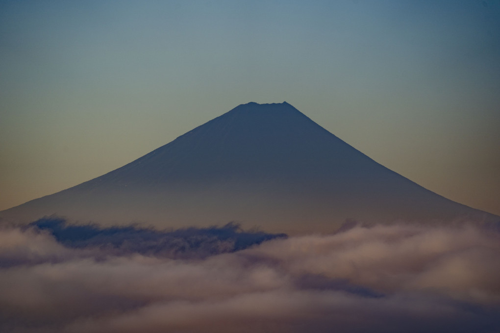熱帯夜明けの富士山