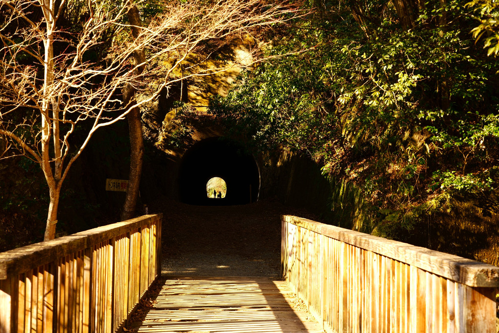 トンネルの向こうに