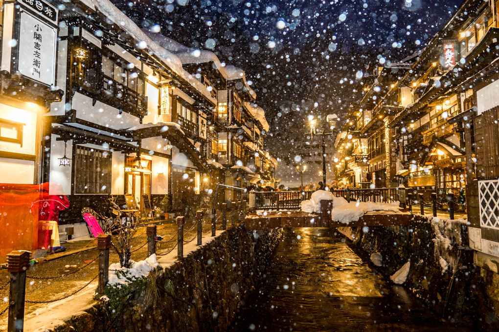 雪降る銀山温泉