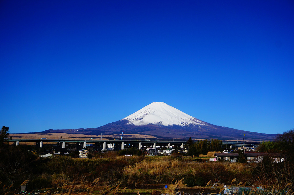 御殿場線、富士岡駅からの富士山。