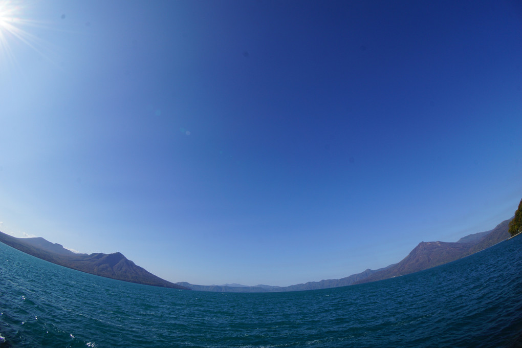 青い支笏湖