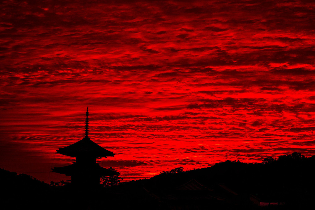真っ赤か！　法起寺の空