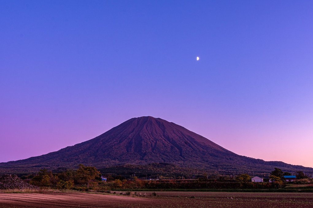 夕暮れの蝦夷富士
