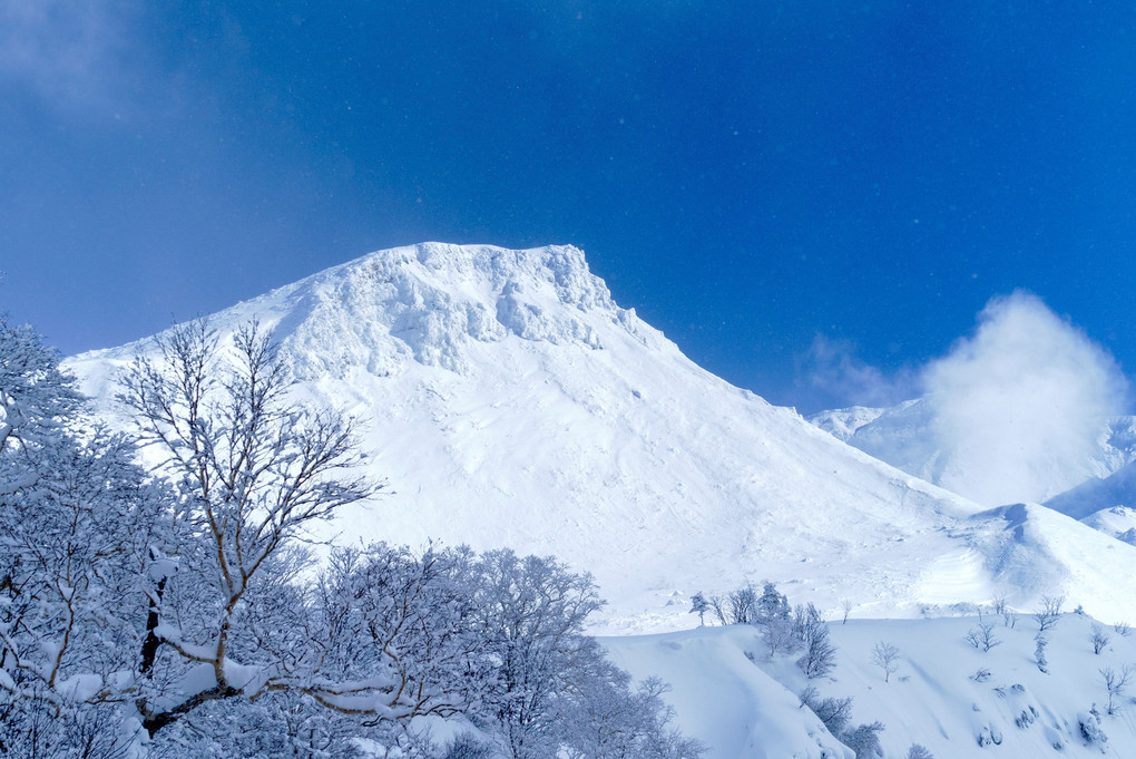 ～きらめく丘と霧氷風景　厳冬の富良野・美瑛撮影ツアー　その１　十勝岳