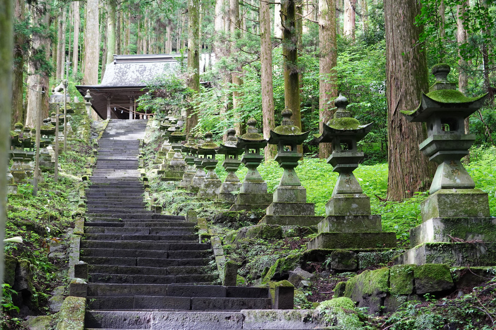 夏の旅　その１　上色見熊野座神社