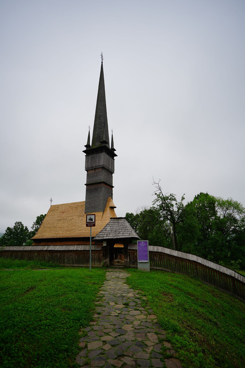 ルーマニア　マラムレシュ地方の木造教会