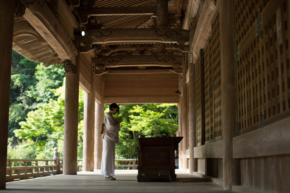 美女のいる風景（鎌倉は和装の美女が良く似合う）