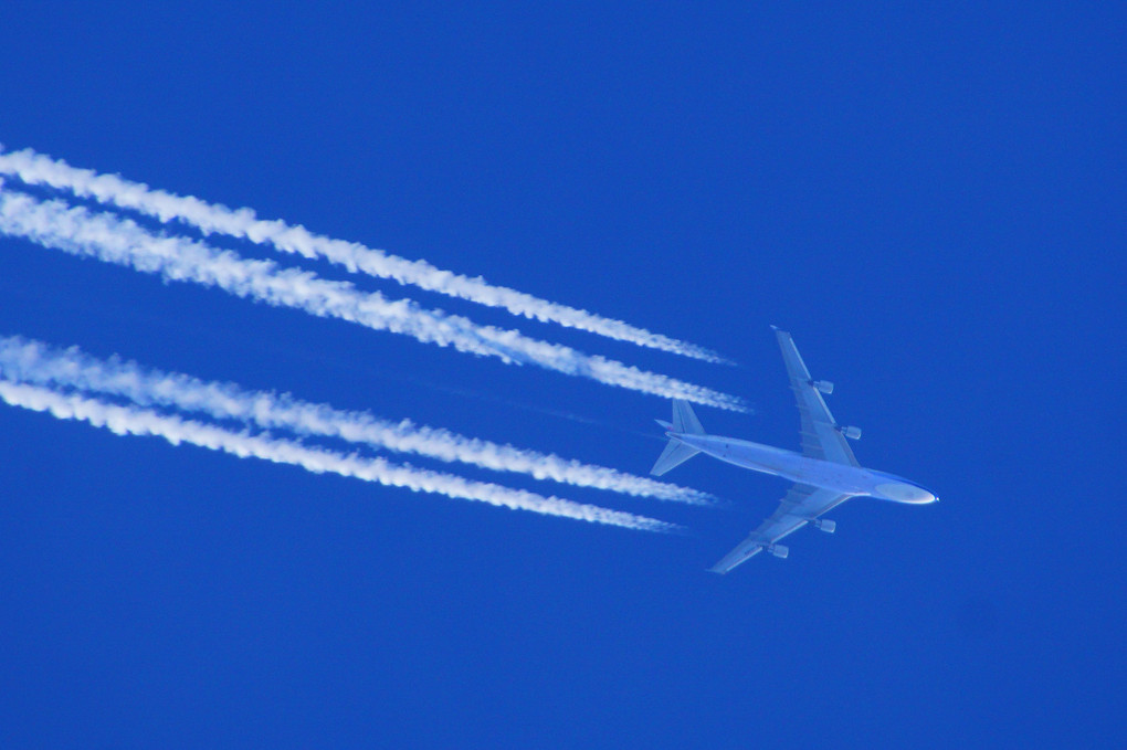 ひこうき雲　China Airlines B747-409