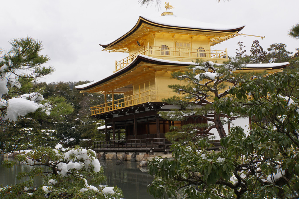 Kinkaku-ji was covered with snow