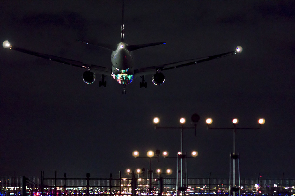 夜間飛行機（福岡空港）