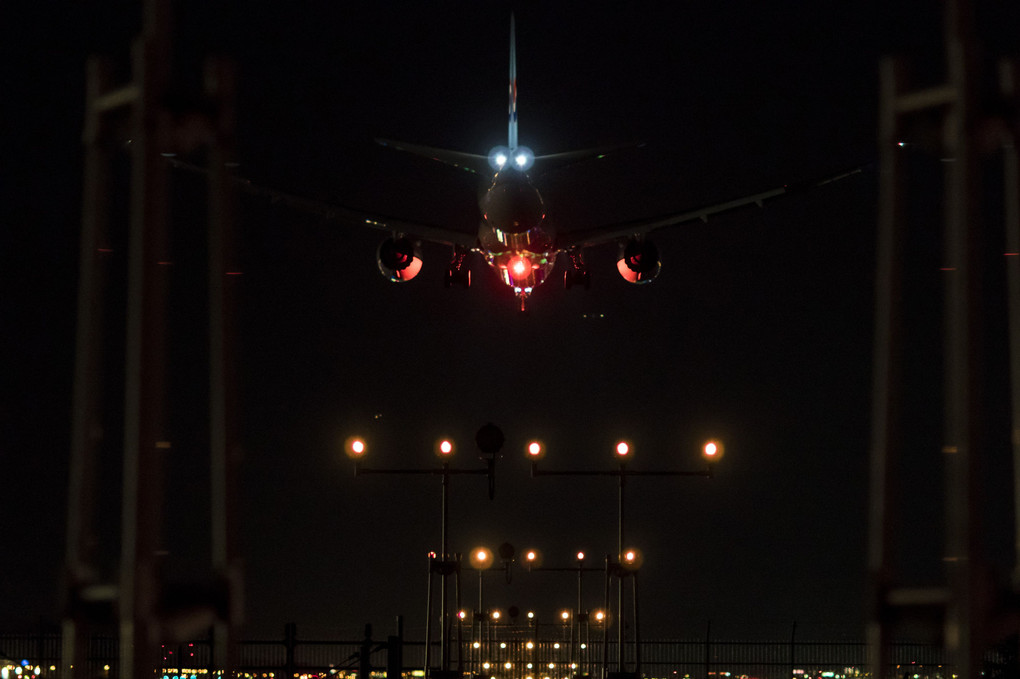 夜間飛行機　福岡空港α6500