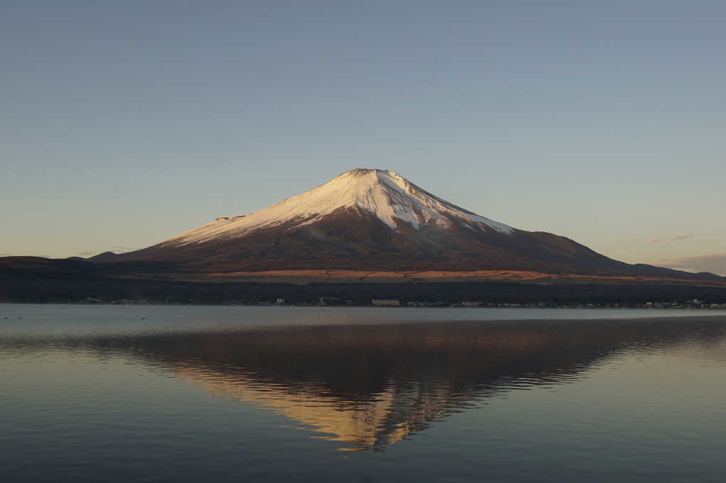 富士山の夜明け