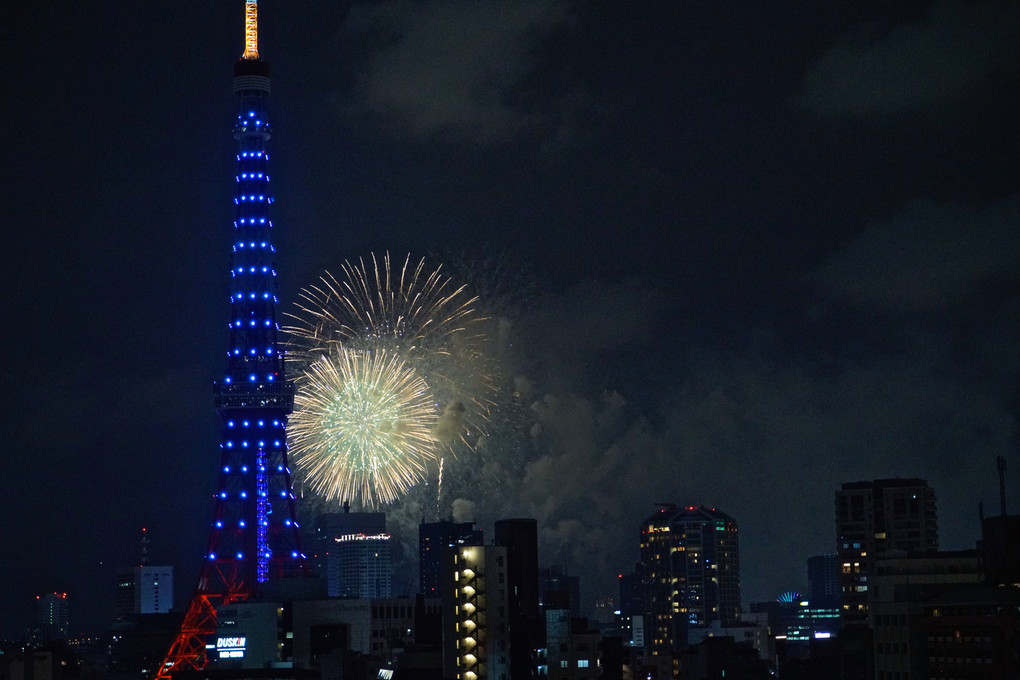 東京タワーと花火
