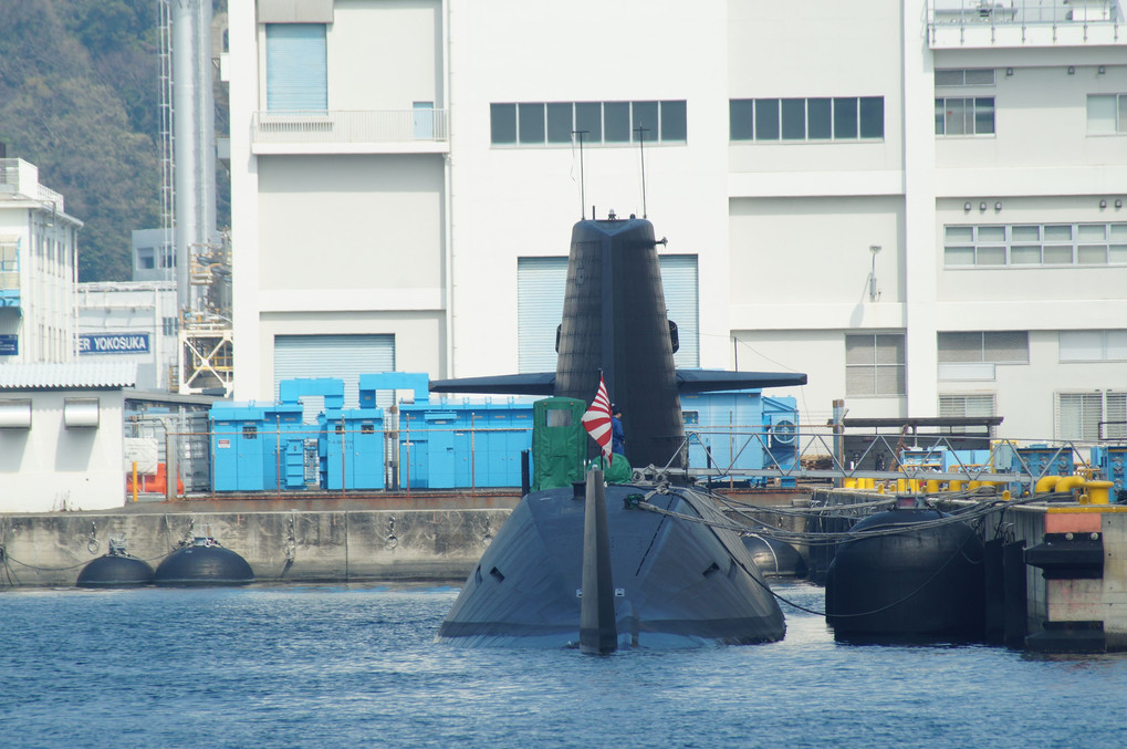 いずも　護衛艦　横須賀