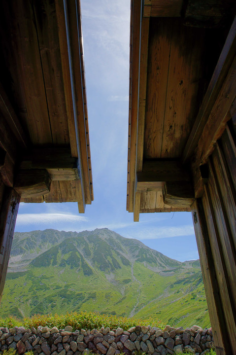 日本最古の山小屋　立山室堂