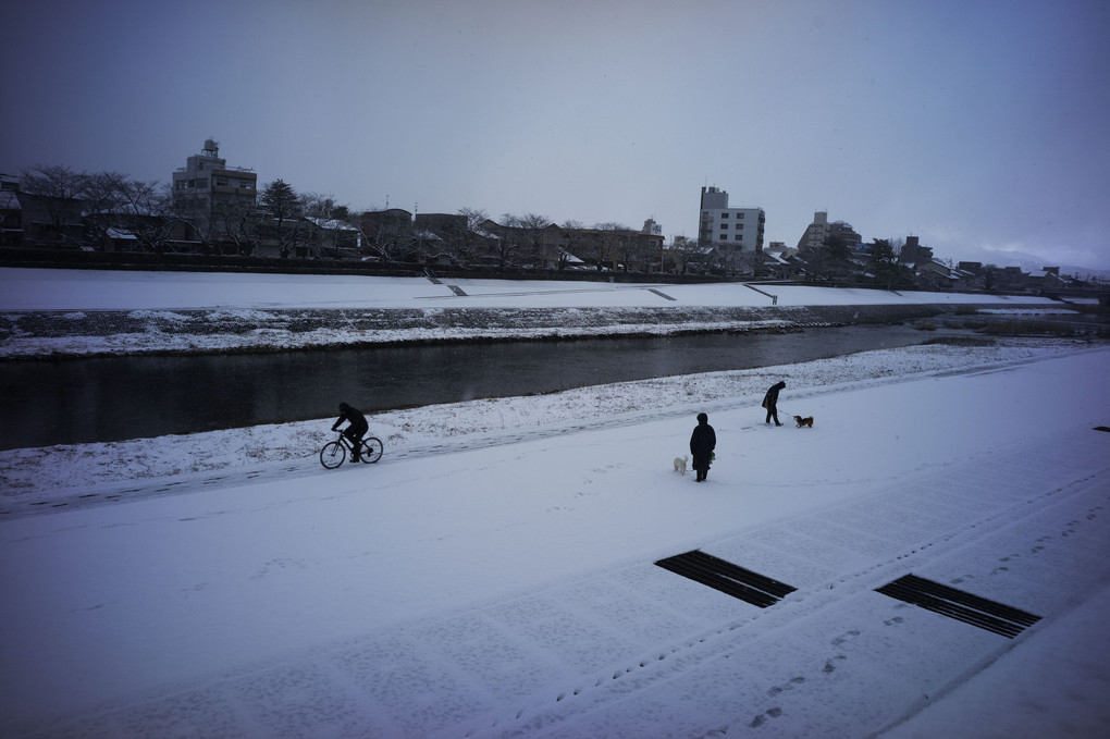 雪の日の犀川