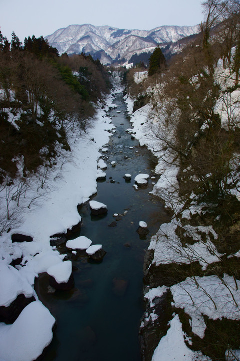 手取峡谷の雪どけ