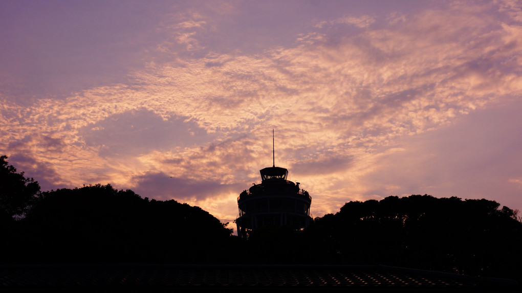 夕暮れ時の江ノ島の灯台・・・蔵出し