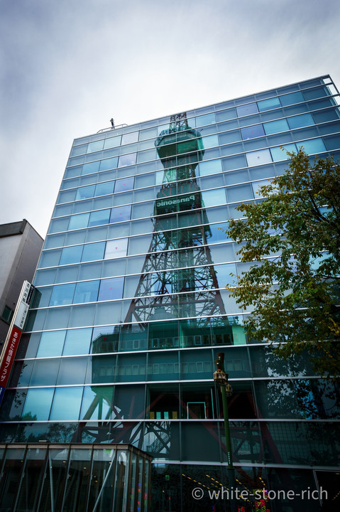 ビルの中の札幌テレビ塔