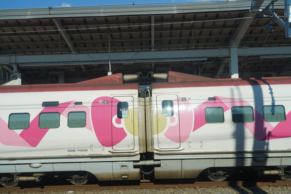 ハローキティ…新幹線