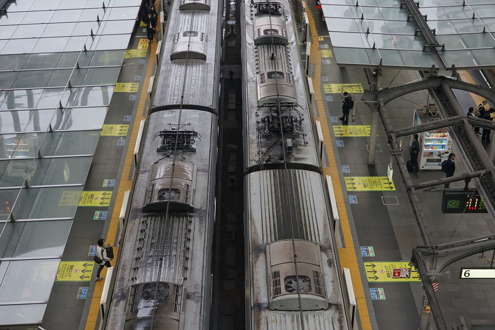 大阪駅を…上から眺める