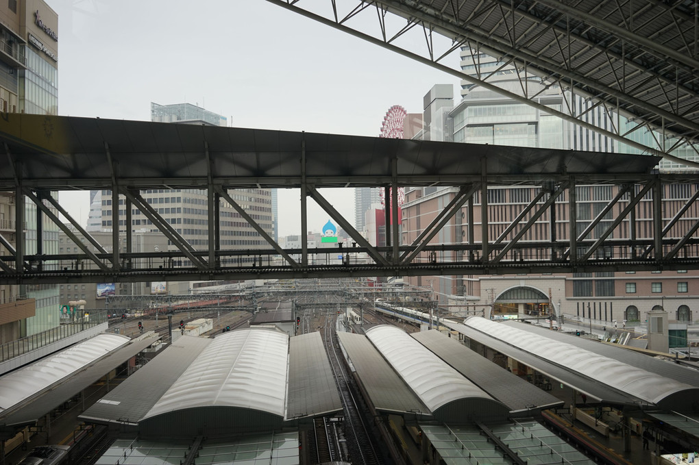 大阪駅を…上から眺める