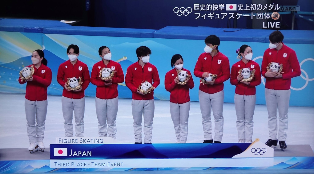 フィギュアスケート団体・初の銅メダル獲得(テレビ)画面より