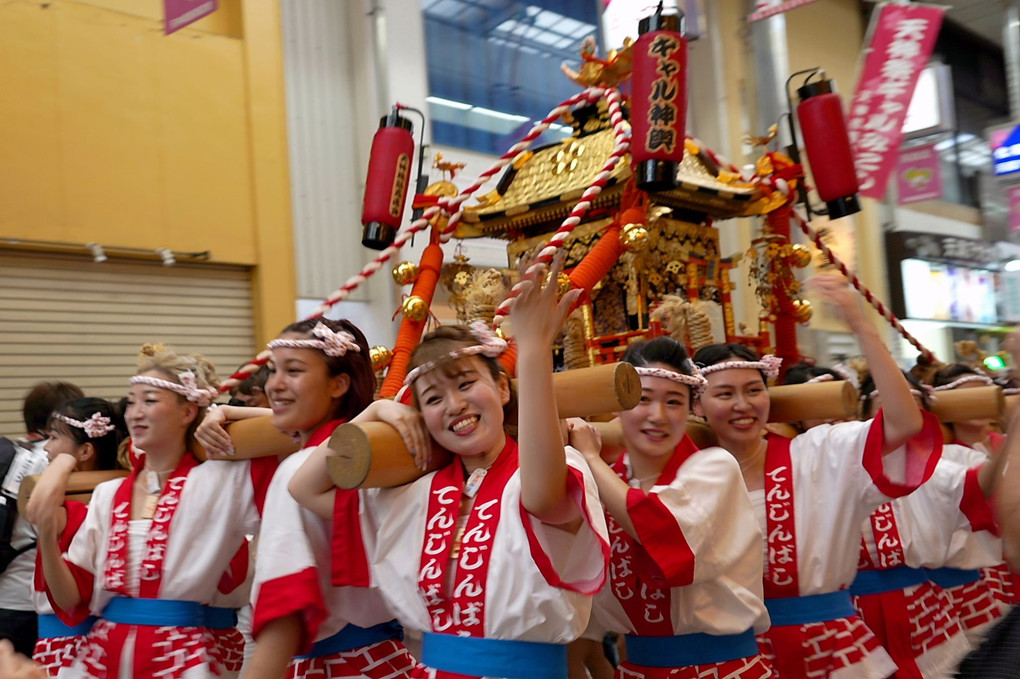 第40回「天神祭りギャルみこし」に行って来ました。