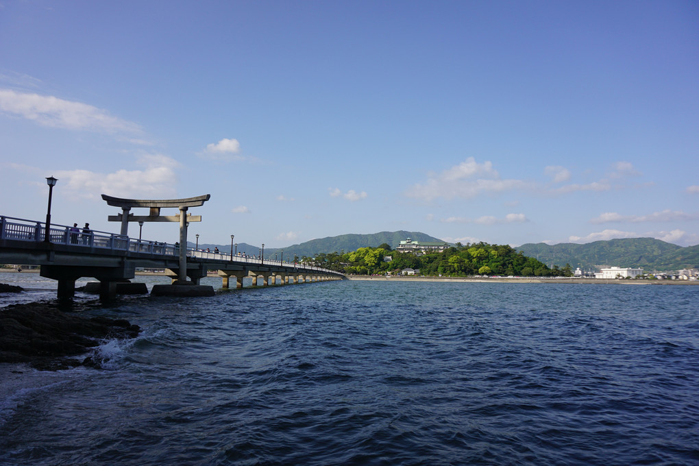 竹島橋と蒲郡クラシックホテル