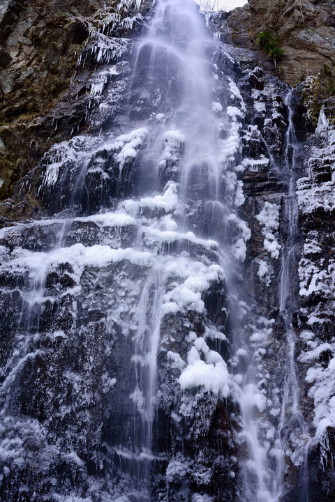 極寒の百尋の滝