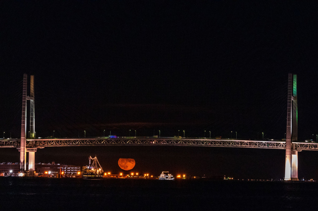 Moonrise＠Yokohama Bay Bridge