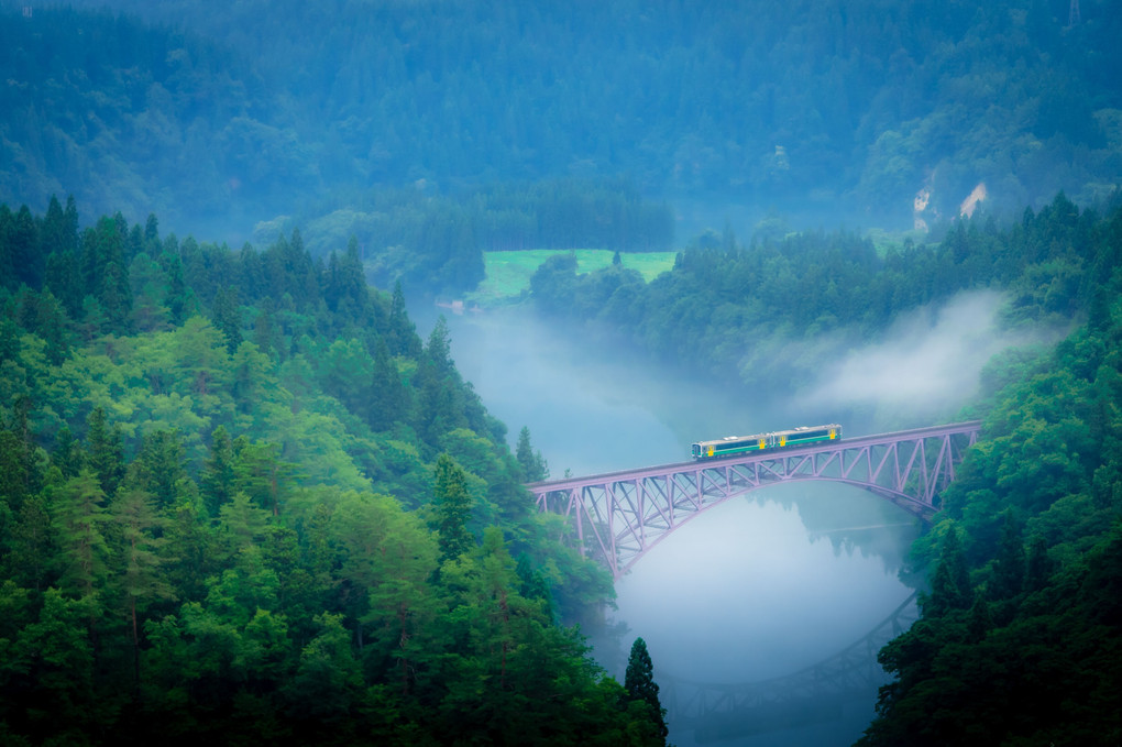 朝霧と1番列車