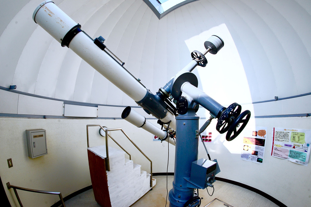 昔の屈折望遠鏡はカッコいい