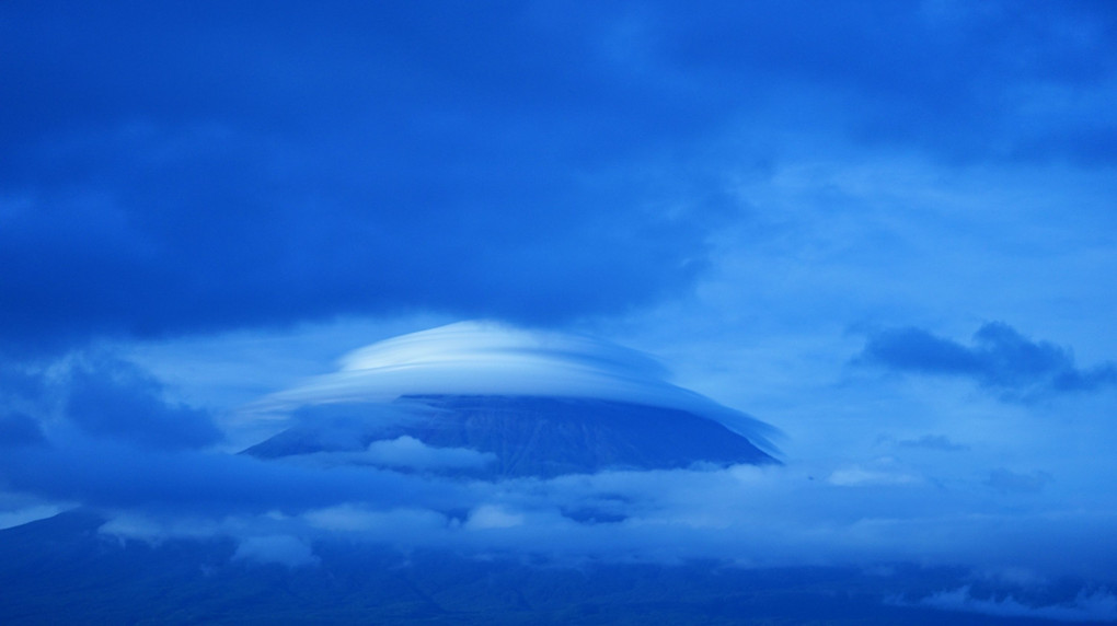 ふわっと柔らか傘雲・富士山