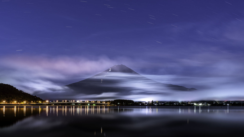 富士登山の光跡