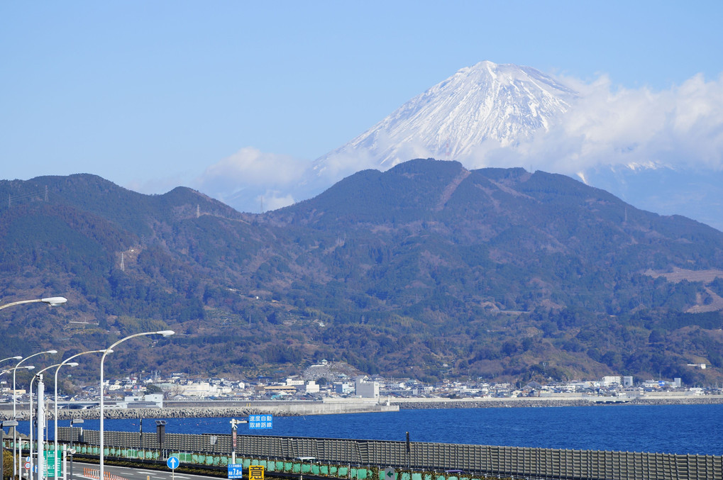 由比PA(上り)からの富士山　元日