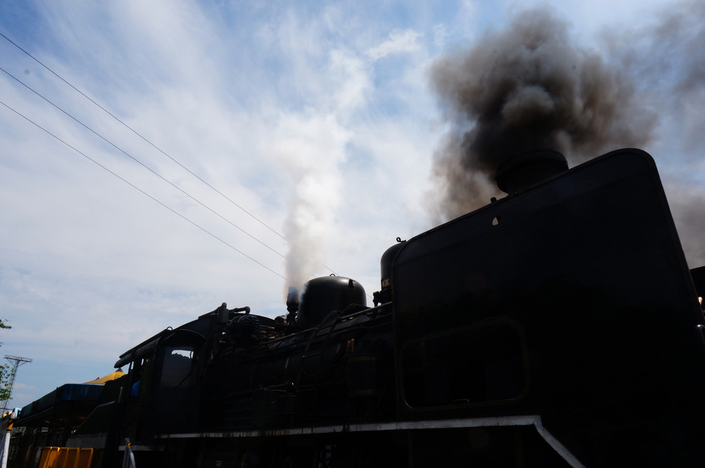 蒸気と煙…梅小路蒸気機関車館