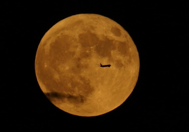 Super moon with Airplane