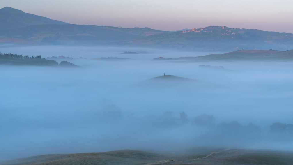 朝霧のオルチャ渓谷